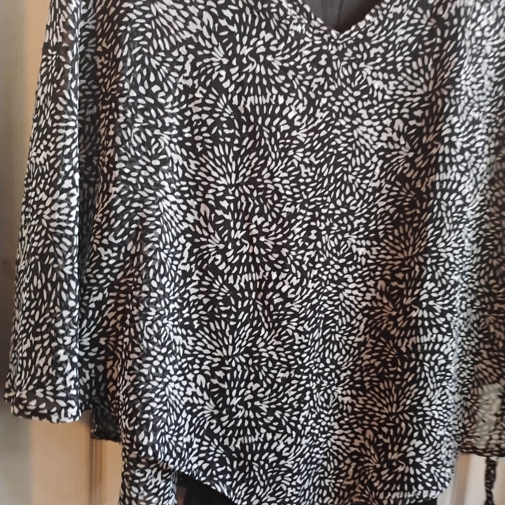 NY Collection Monochrome Patterned Blouse - Picture 9 of 11